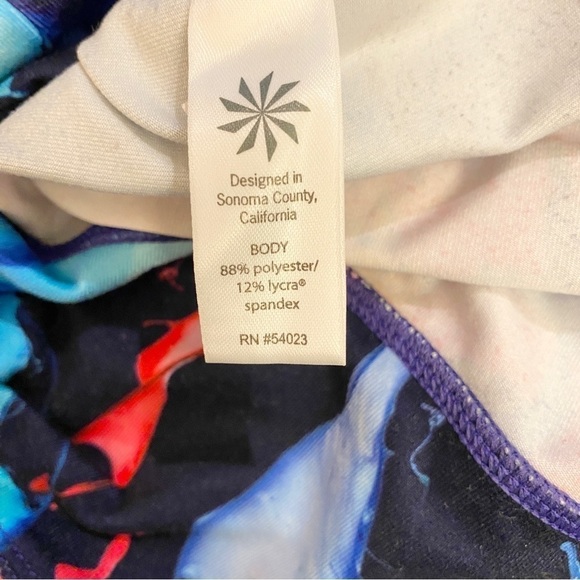 Athleta Chaturanga Capri Leggings  Blue Pink Abstract Cropped Womens Size Medium - Picture 5 of 8